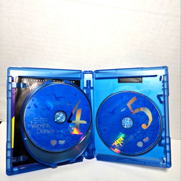 Vampire Diaries Blu Ray Season 3 - Picture 5 of 5